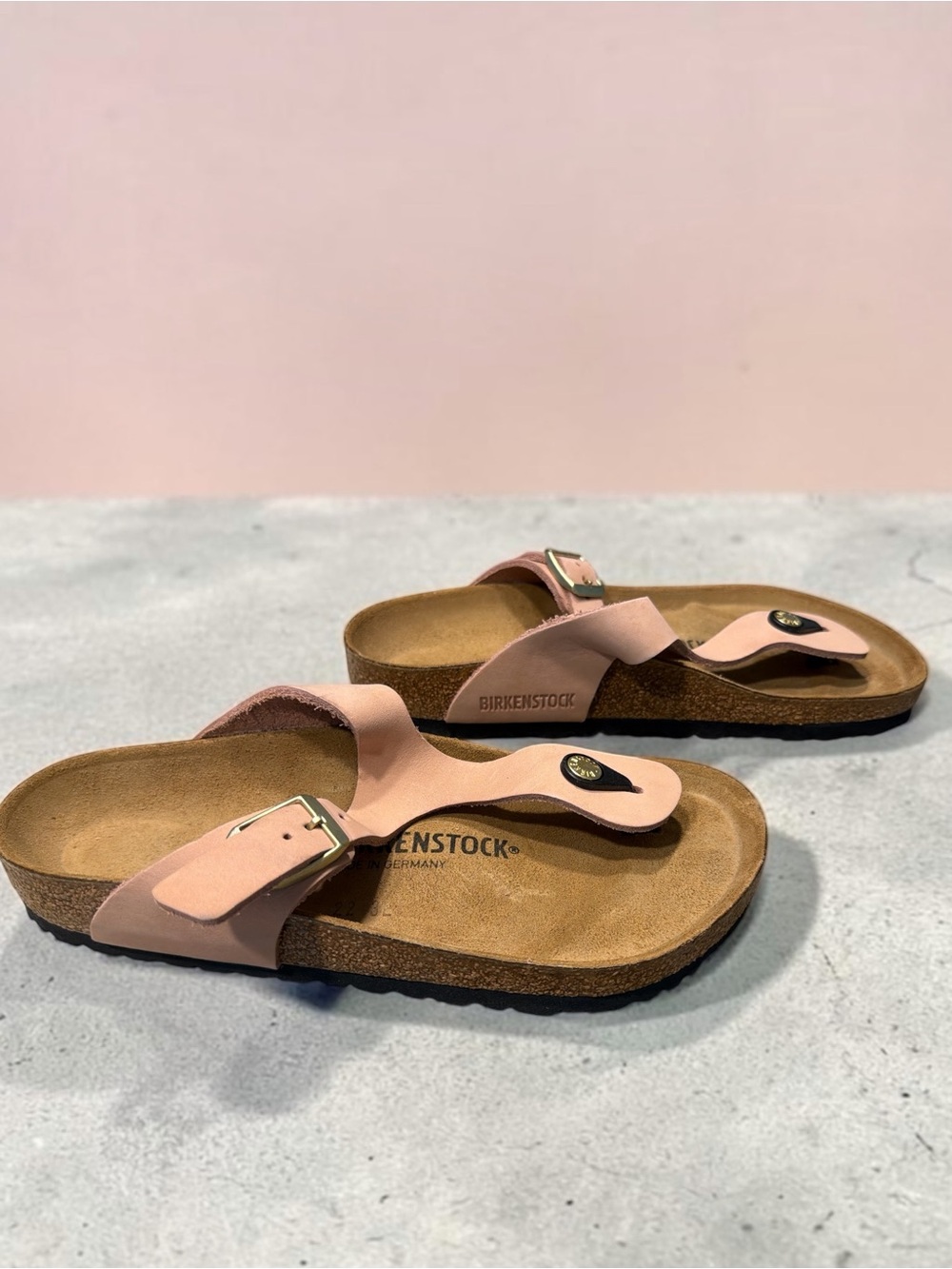 Birkenstock Gizeh Thong Sandals in Blush Pink - Picture 4 of 8